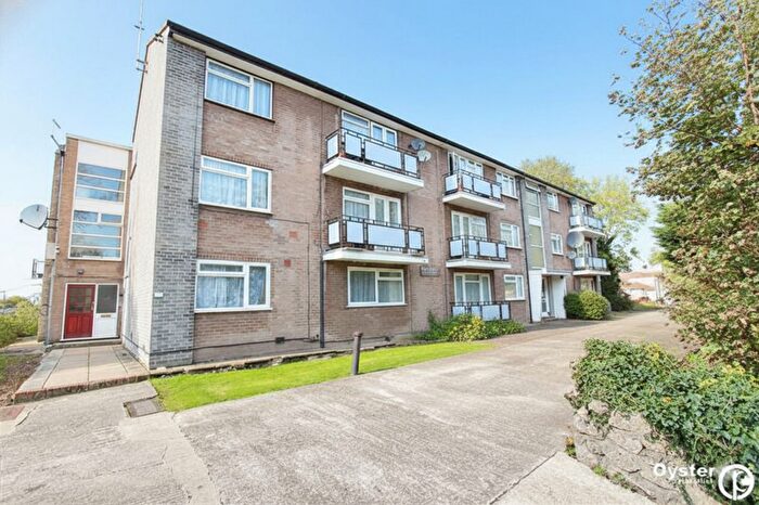 2 Bedroom Flat To Rent In Roe Green, Park View Court Roe Green, NW9