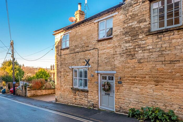 2 Bedroom Semi-Detached House For Sale In Church St, Chipping Norton, OX7