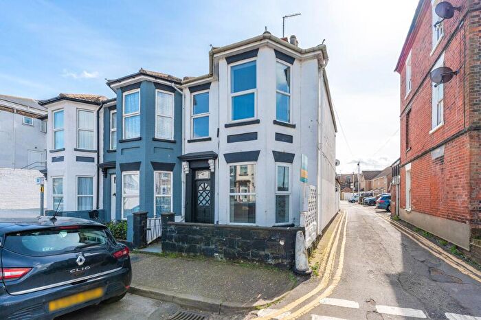 3 Bedroom End Of Terrace House For Sale In Princes Road, Great Yarmouth, NR30