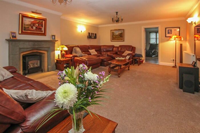 5 Bedroom Detached House For Sale In Nags Head Lane, Brentwood, CM14