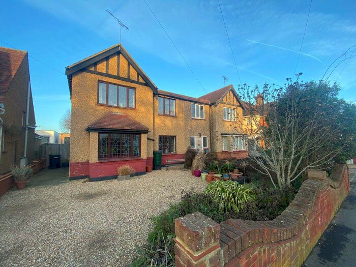 4 Bedroom Semi-Detached House To Rent In Highlands Boulevard - Online Enquiries Only, SS9