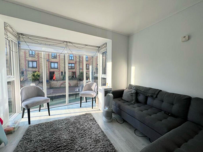 2 Bedroom Apartment To Rent In Waterman Way, London, E1W