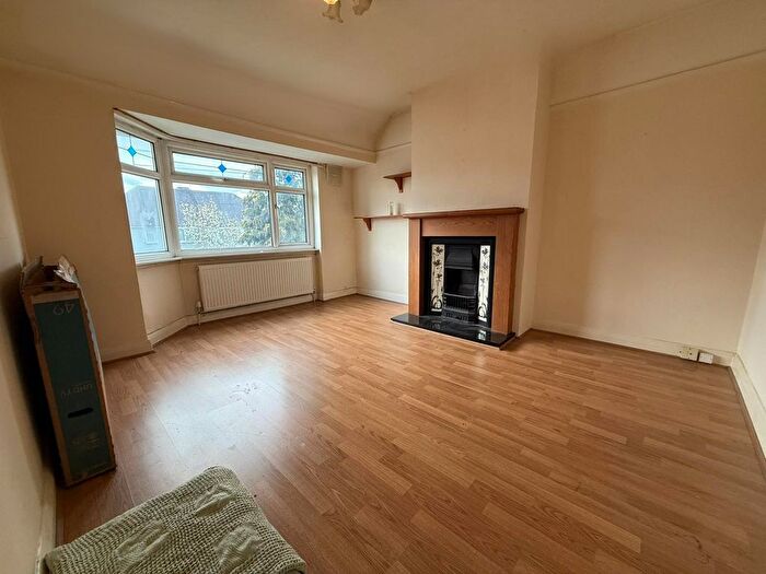 2 Bedroom Maisonette To Rent In Pinewood Avenue, Uxbridge, UB8