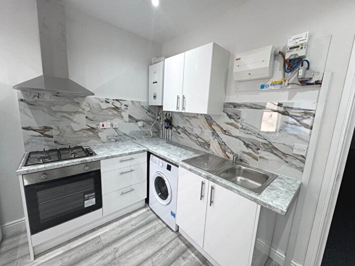 2 Bedroom Flat To Rent In Tilehurst Road, Reading, RG30