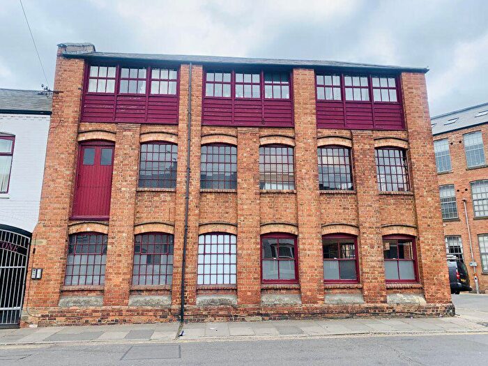 2 Bedroom Flat To Rent In Overstone Road, Northampton, NN1