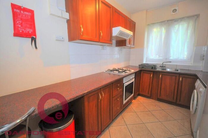 3 Bedroom Flat To Rent In Burbage Close, Borough, SE1