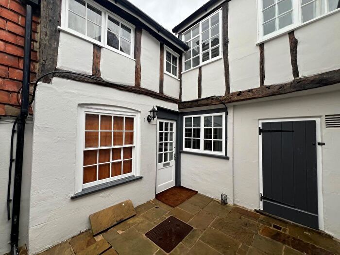 2 Bedroom Apartment To Rent In Hyatts Yard, Chesham, HP5