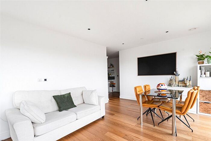 1 Bedroom Flat For Sale In Longfield Avenue, London, W5