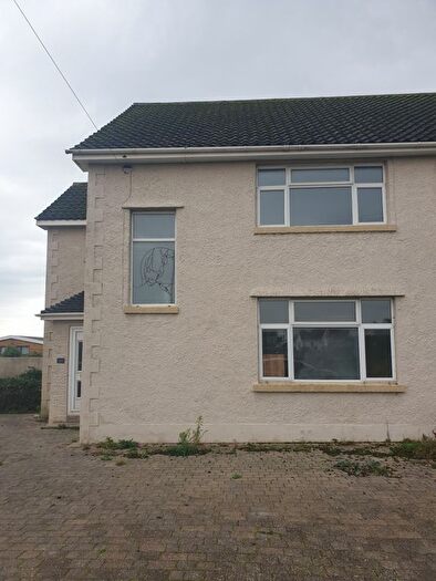 3 Bedroom Semi-Detached House To Rent In Warwick Crescent, Porthcawl, CF36