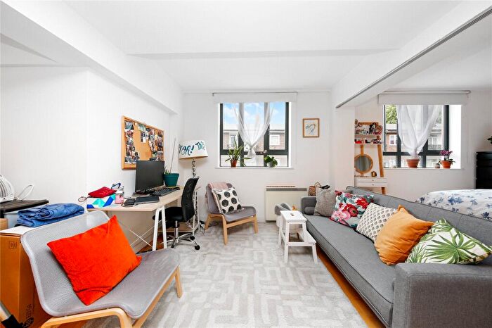 Apartment To Rent In Louisa Street, London, E1