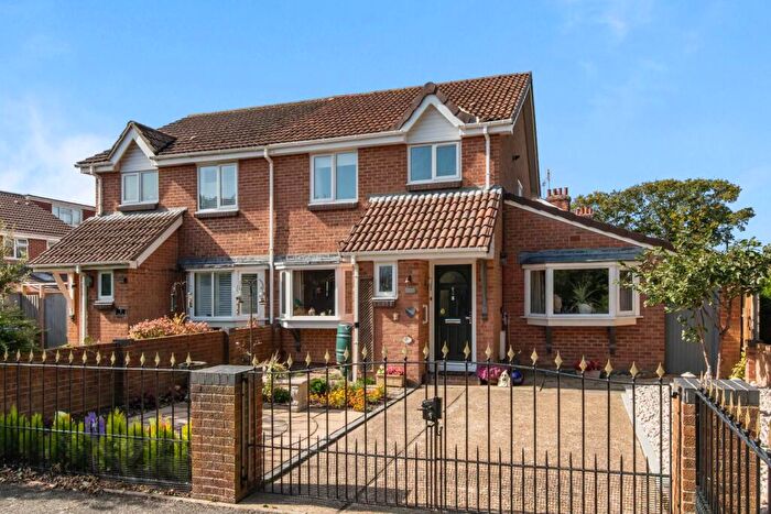 3 Bedroom Semi Detached House For Sale In Pond Mews, Pond Lane, BN13