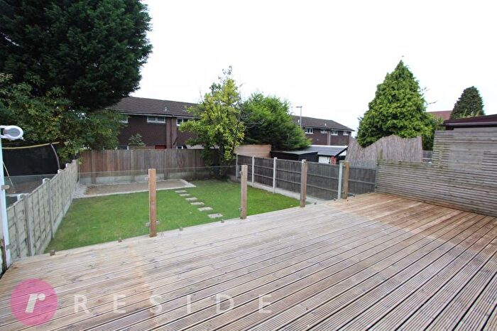 3 Bedroom Semi-Detached House For Sale In Baytree Lane, Middleton, Manchester, M24