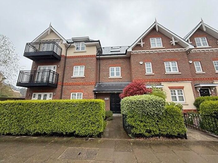 2 Bedroom Apartment To Rent In Chelmsford Road, London, N14