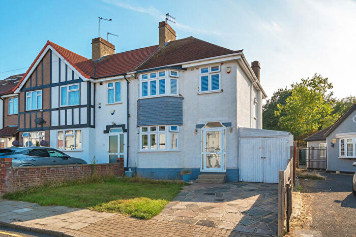 3 Bedroom Semi-Detached House For Sale In Chatsworth Avenue, Bromley, BR1