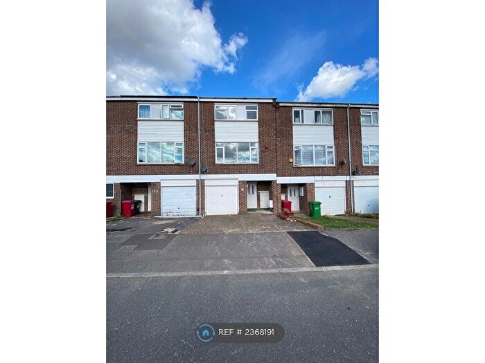 4 Bedroom Terraced House To Rent In Weekes Drive, Slough, SL1