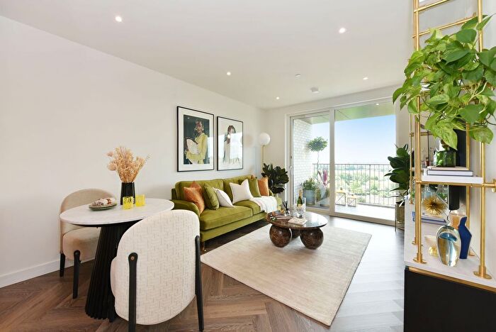 1 Bedroom Flat For Sale In Lindley House, Henshaw Parade, London, NW9