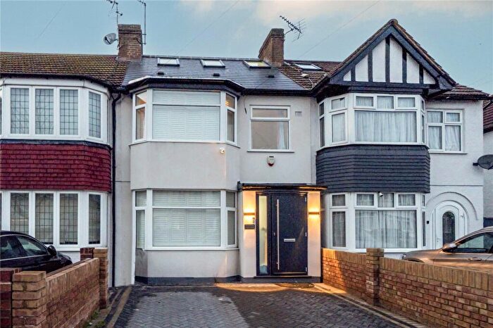 4 Bedroom Terraced House For Sale In New Park Avenue, Palmers Green, London, N13