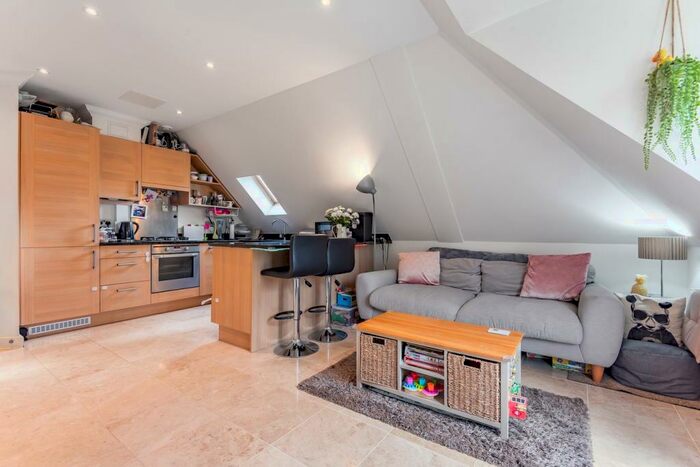 2 Bedroom Apartment To Rent In Ardwell Close, Crowthorne, RG45