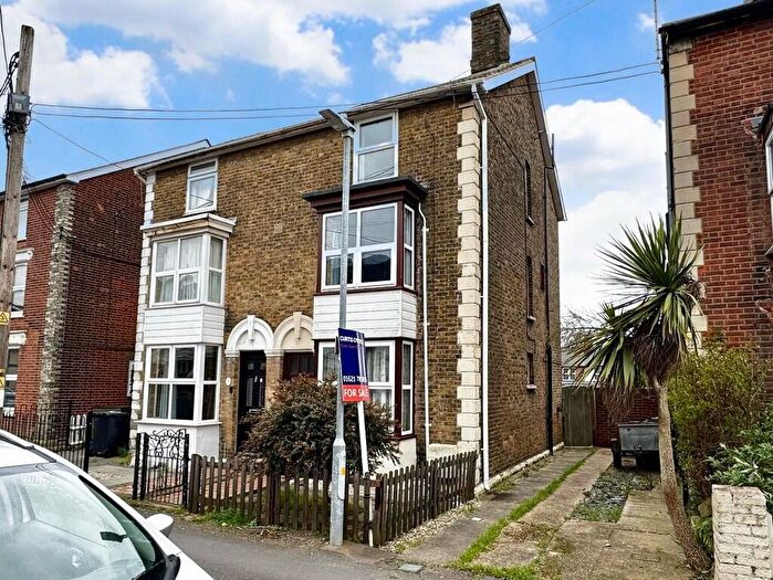 3 Bedroom Town House For Sale In New Road, Burnham-on-Crouch, CM0