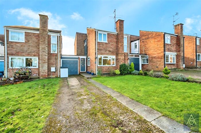 3 Bedroom Link Detached House For Sale In Greenfields, Adstock, Buckingham, MK18