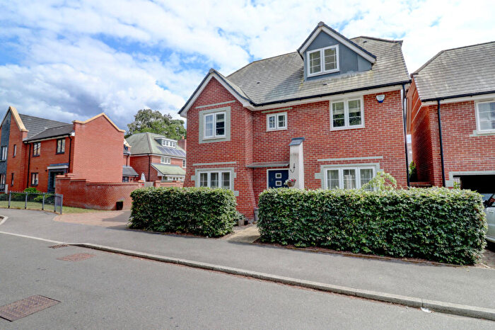 5 Bedroom Detached House For Sale In Eaker Street, High Wycombe, HP11