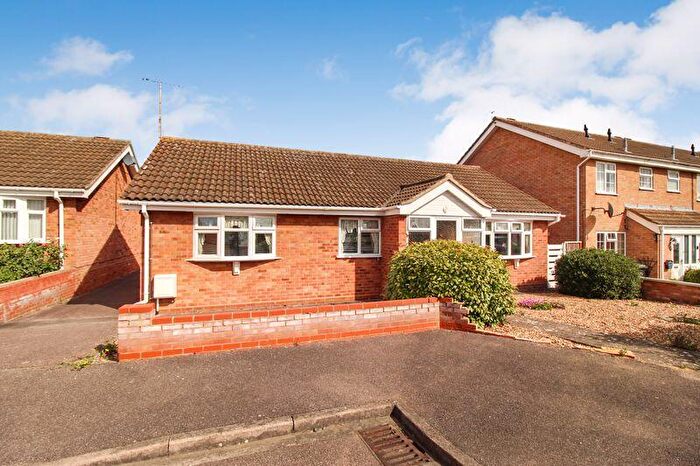 3 Bedroom Bungalow For Sale In Ryton Close, Bedford, MK41