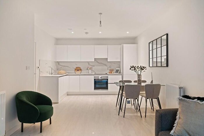 2 Bedroom Flat To Rent In Arusha Court, Farine Avenue, Hayes, UB3