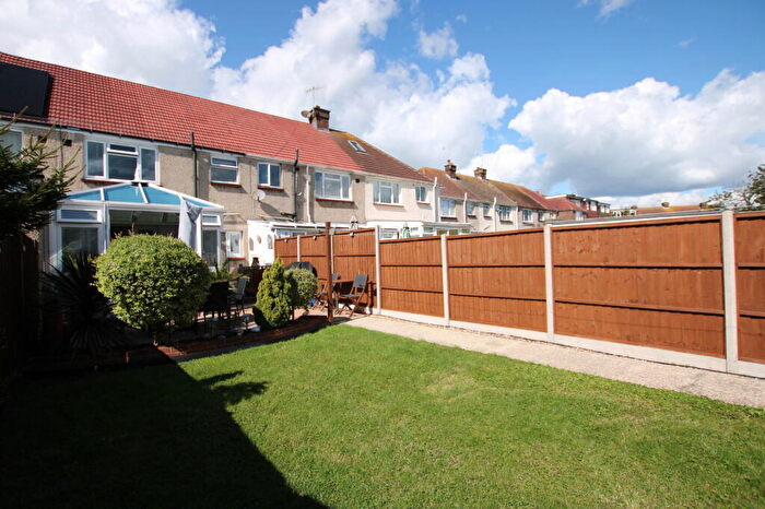 3 Bedroom Terraced House For Sale In Goldsmith Road, Worthing, BN14