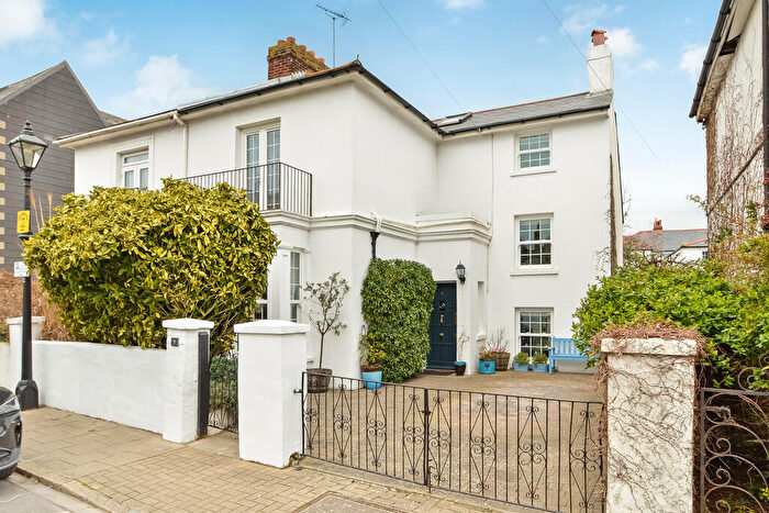 4 Bedroom Semi-Detached House To Rent In Southsea, Hampshire, PO5