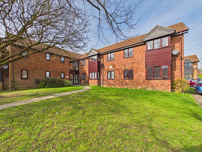 1 Bedroom Apartment For Sale In Ashmere Close, Calcot, Reading, RG31