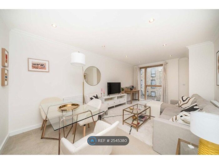 1 Bedroom Flat To Rent In Leyland Court, London, SE15