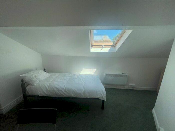 5 Bedroom Terraced House To Rent In Armitage Road, Birkby, Huddersfield, HD2