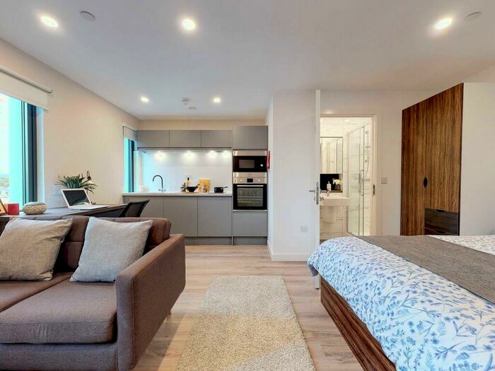 Flat To Rent In Apt, Apollo Residence #, S1