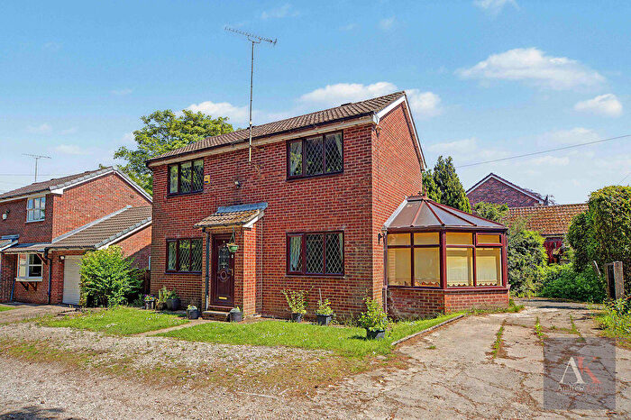 3 Bedroom Detached House For Sale In Springfield Lane, Hurstead, Rochdale, OL16