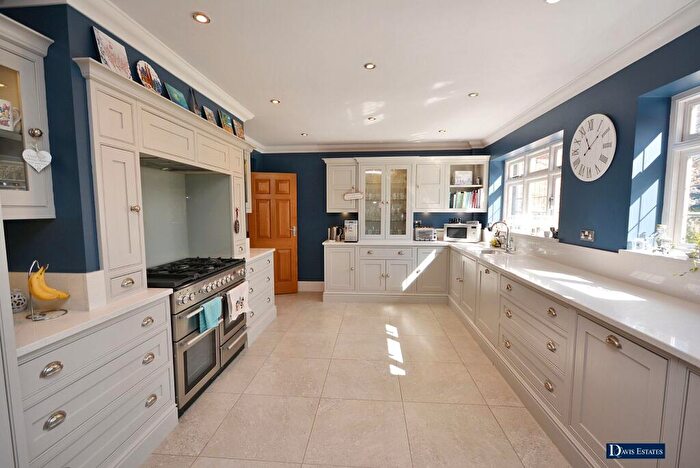 5 Bedroom Detached House For Sale In Nelmes Road, Emerson Park, Hornchurch, RM11