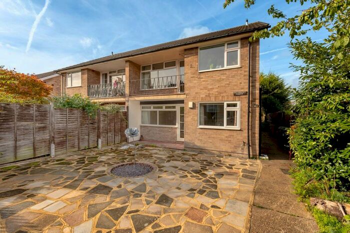 2 Bedroom Flat To Rent In Salisbury Road, Carshalton, SM5