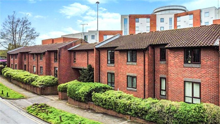 2 Bedroom Apartment For Sale In Deansgate Road, Reading, Berkshire, RG1