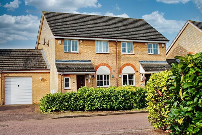 3 Bedroom Semi-Detached House To Rent In Easby Grove, Monkston, Milton Keynes, Buckinghamshire, MK10