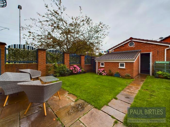 5 Bedroom Town House For Sale In Ingle Nook Close, Carrington, Trafford, M31