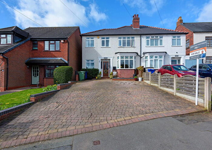 3 Bedroom Semi Detached House For Sale In Bridle Road, Wollaston, Stourbridge, DY8