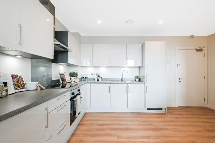 2 Bedroom Flat For Sale In Cherry Orchard Road, Croydon, CR0
