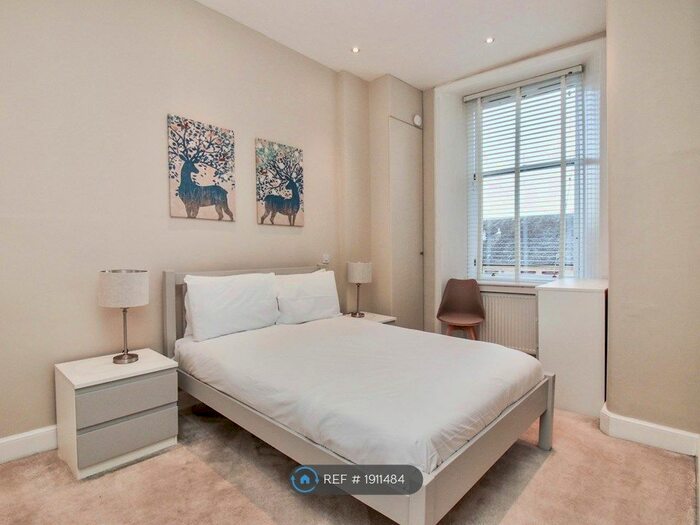 2 Bedroom Flat To Rent In Barony Street, Edinburgh, EH3