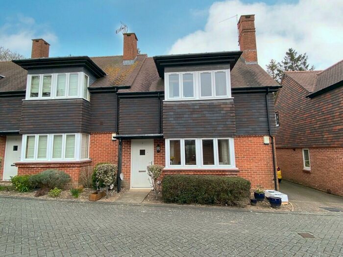 2 Bedroom Semi-Detached House To Rent In Woodstock Court, Winchester, SO22