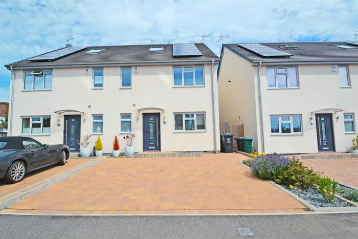 4 Bedroom House To Rent In Silver Birch Close, Hove, BN3