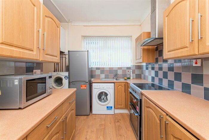 2 Bedroom Flat To Rent In Stratford Road, Heaton, Newcastle Upon Tyne, NE6