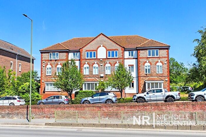 1 Bedroom Flat For Sale In Rembrandt Court, Ewell, Surrey., KT19