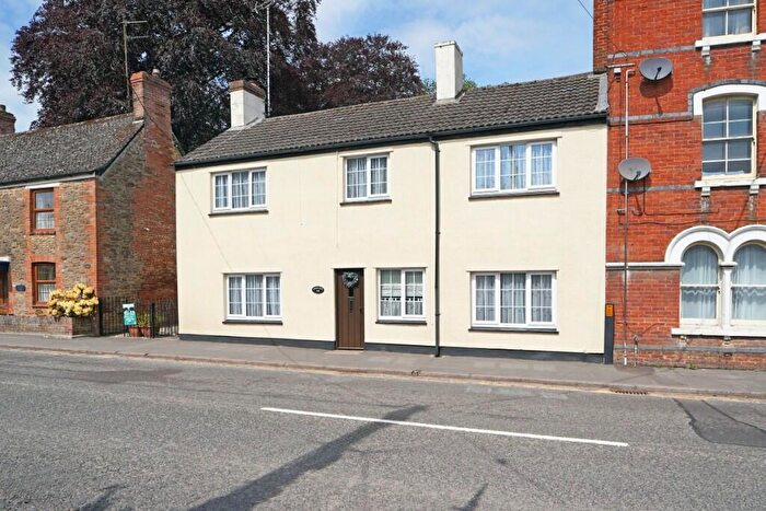 3 Bedroom Cottage For Sale In Cricklade Road, Highworth, SN6