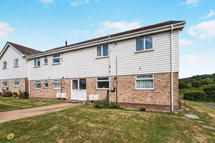 2 Bedroom Flat For Sale In Riverdale Close, Seaton, EX12