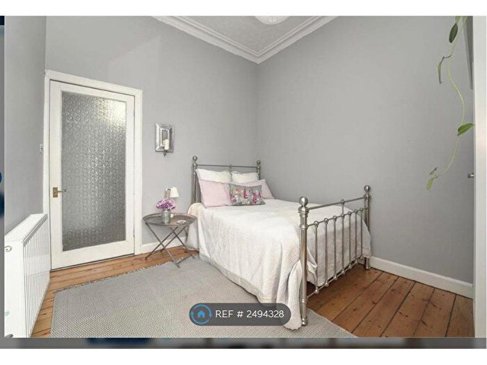 2 Bedroom Flat To Rent In Oxford Street, Edinburgh, EH8