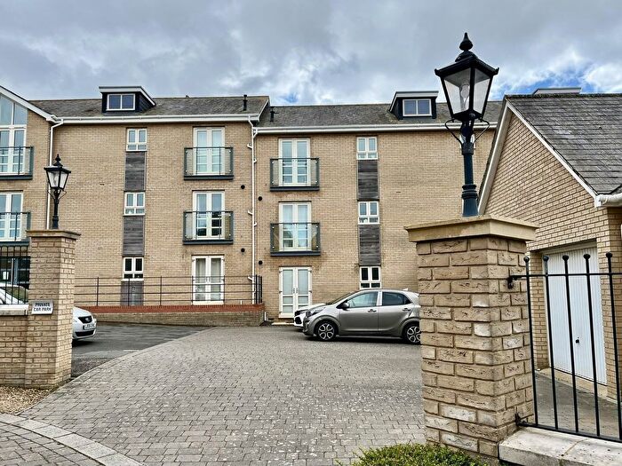 2 Bedroom Flat For Sale In Cambridge Road, St Neots, PE19